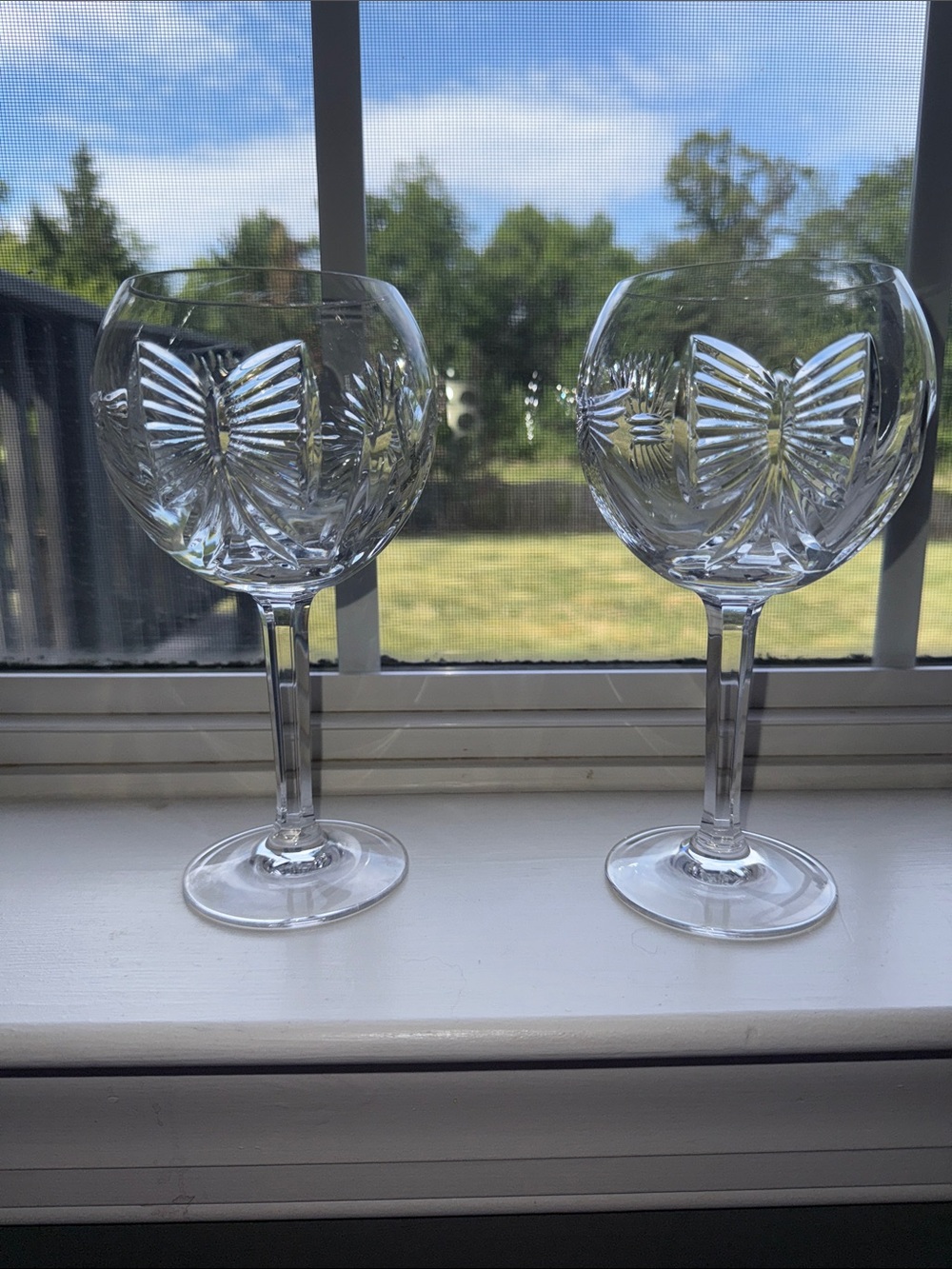 Waterford Crystal Clear Cut Wine Glasses with Faceted Bow Motif (Set of 2)